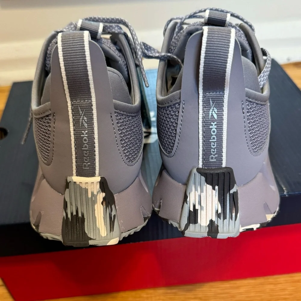 🚫SOLD🚫Reebok Zig Dynamica Sneaker - Women’s size 7 - Picture 4 of 7